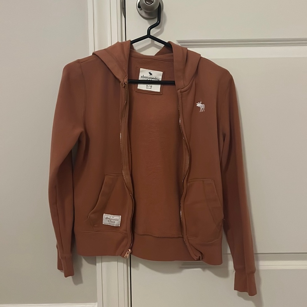 Amber Crombie and Fitch kids zip up